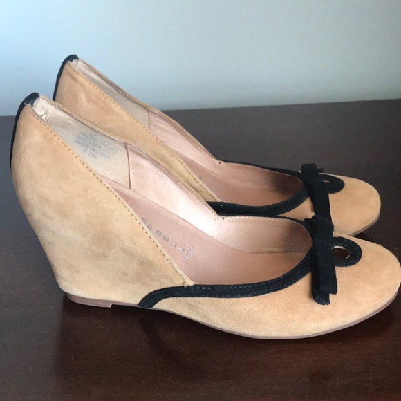 Jeffrey Campbell size 6.5 wedge shoe. - Picture 2 of 4